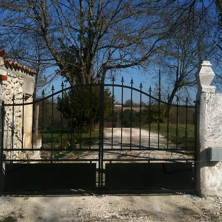 La Maison De Famille Bertric-Burée