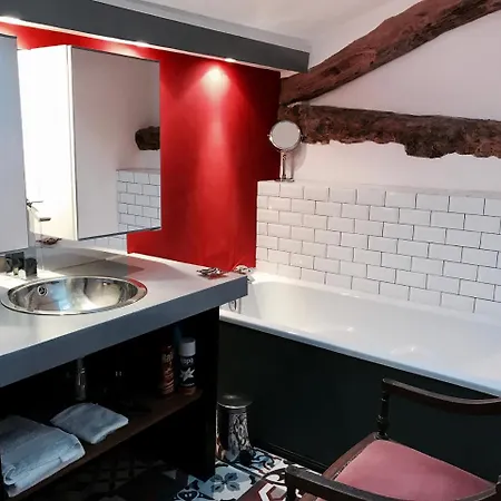 La Maison De Famille Panzió Bertric-Burée